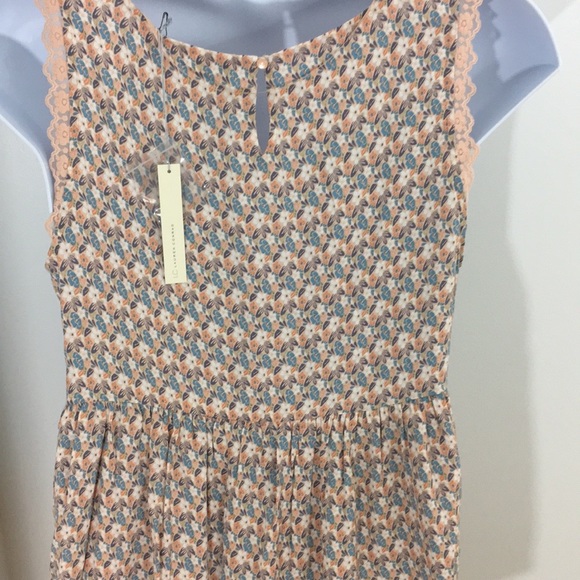 Looking Easy and Breezy - Picture 5 of 8